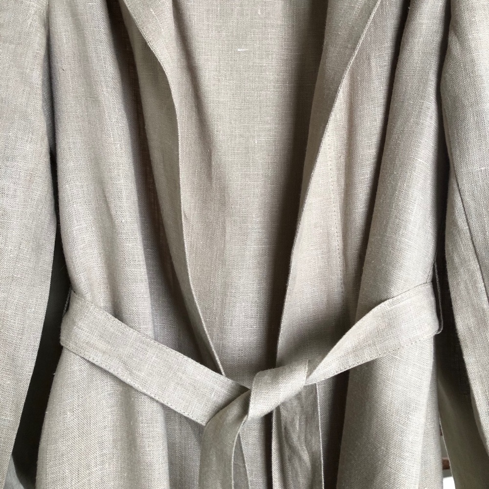 100% natural linen coat with side slits and belt